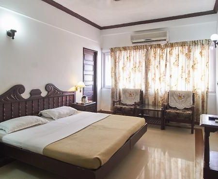 Alleppey Prince Hotel Alappuzha Екстериор снимка
