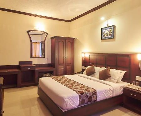 Alleppey Prince Hotel Alappuzha Екстериор снимка