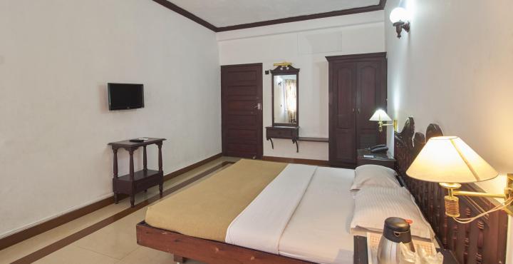 Alleppey Prince Hotel Alappuzha Екстериор снимка